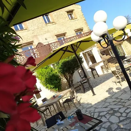 Du Roua 4* أرجيليه- سور- مير