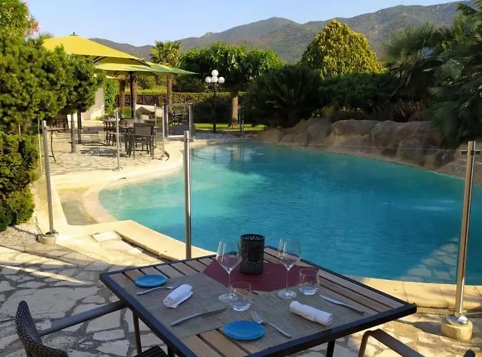 ホテル オーベルジュ　デュ　ルーア アルジェレス・シュル・メール